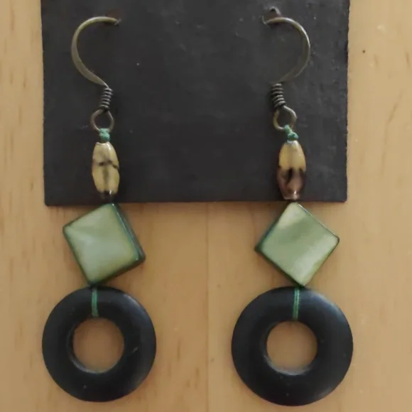 🎉HP🎉 NWT Tropical dangle earrings - Picture 2 of 2